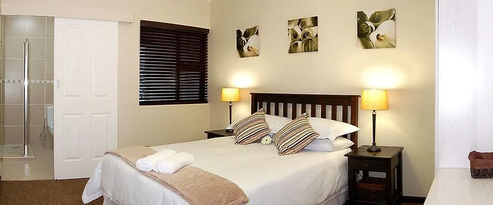 Lalapanzi Lodge Somerset West Bed & Breakfast