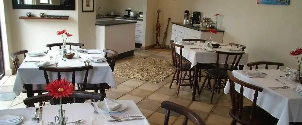 Lalapanzi Lodge Somerset West Bed & Breakfast