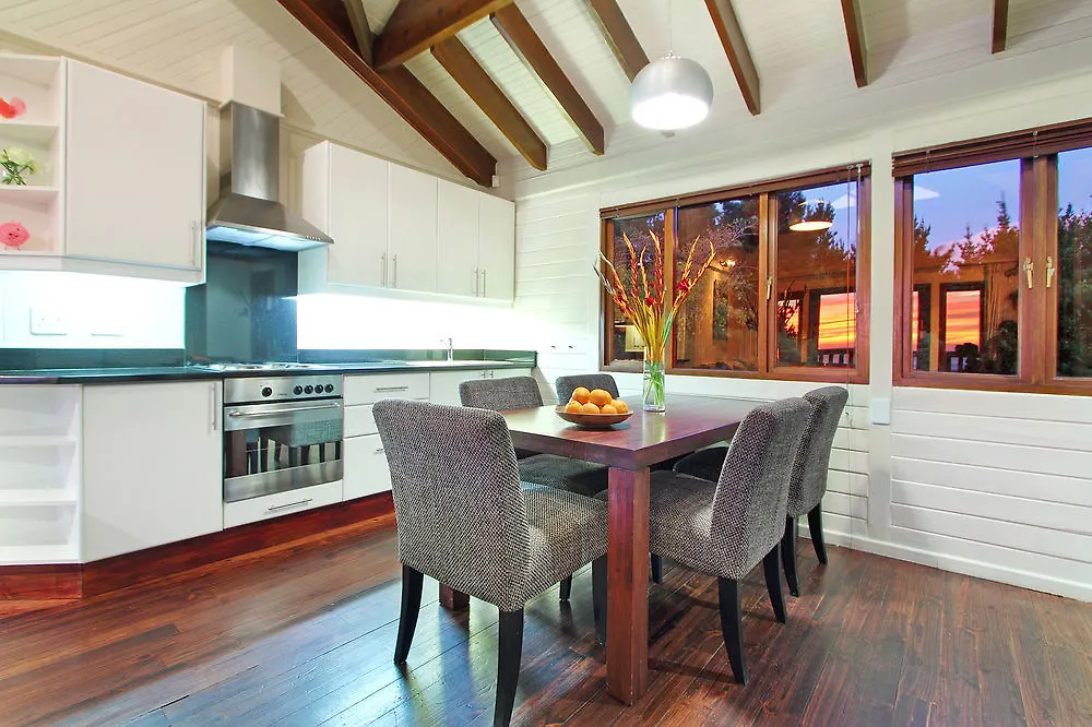 Lalapanzi Lodge Somerset West Bed & Breakfast