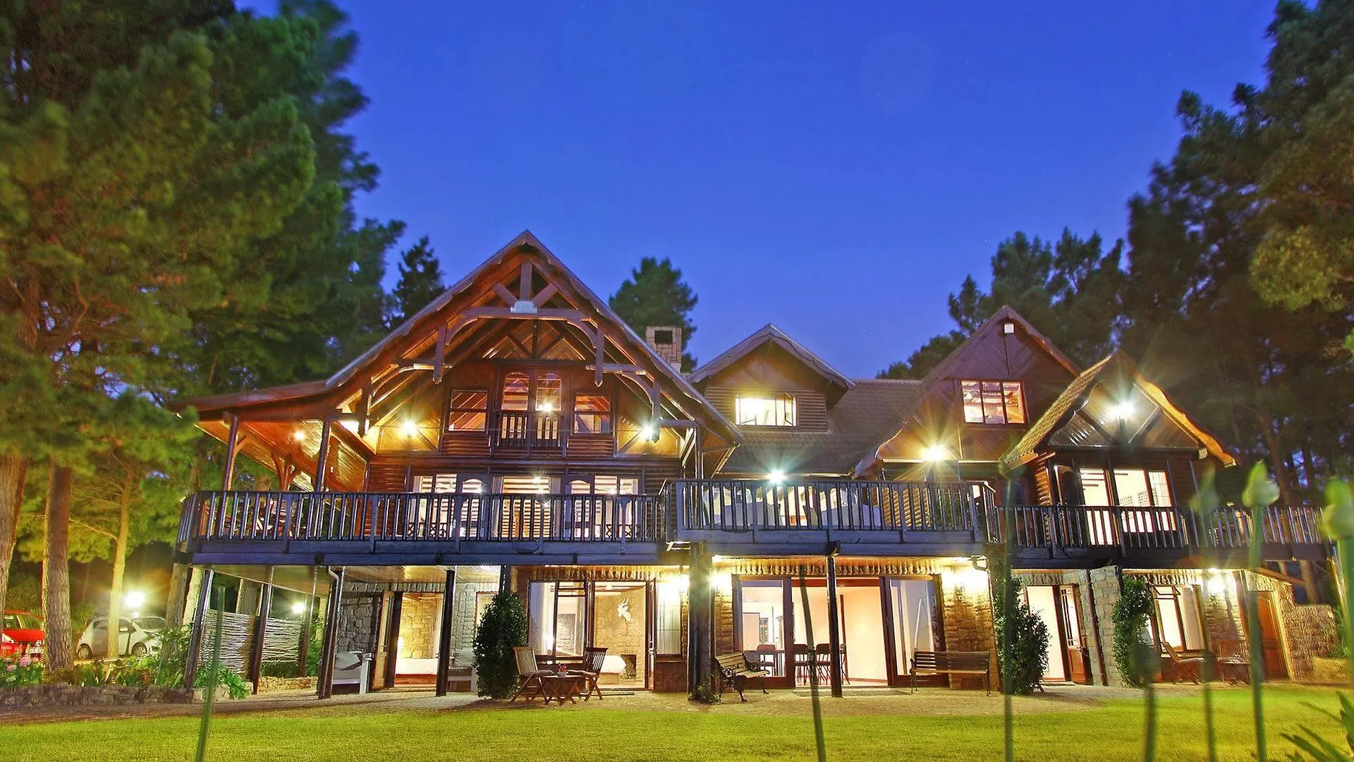 Lalapanzi Lodge Somerset West Bed & Breakfast