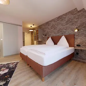 - Weinbar Fahr Away 3*, Volkach Deutschland