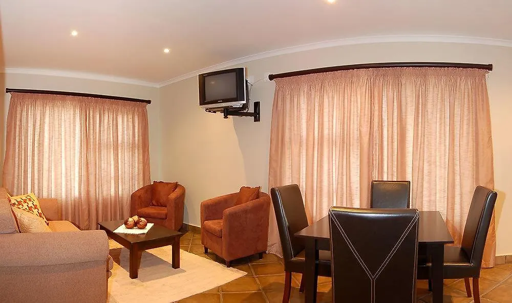 Lalapanzi Lodge Somerset West Bed and Breakfast